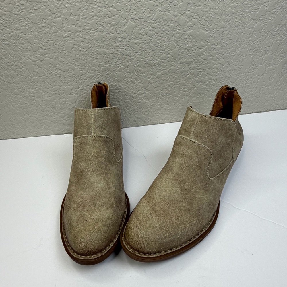 Born Women’s Beth Tan Distress Suede Leather Stacked heel Ankle Booties Size 6.5